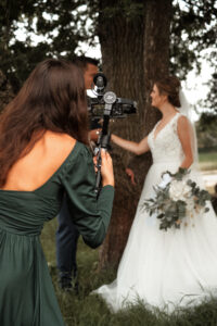 Hochzeitsvideografin und Hochzeitsfotografin