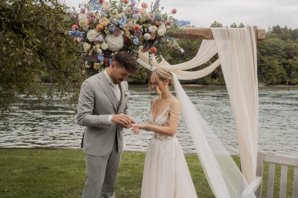 Hochzeitsfotografie am Gasthaus Schupfen am Rhein